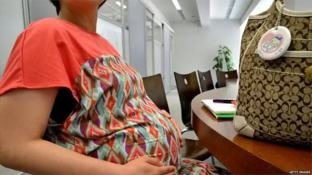 गर्भवती महिला।