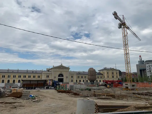 Постављање постамента