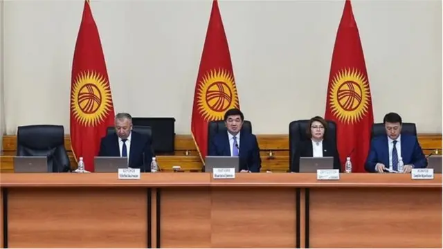 Премьер-министр Мухаммедкалый Абылгазиев жана вице-премьер министрлер