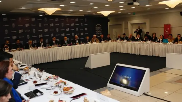 Saadet Partisi Genel Başkanı Temel Karamollaoğlu'nun gazetecilerle toplantısı.