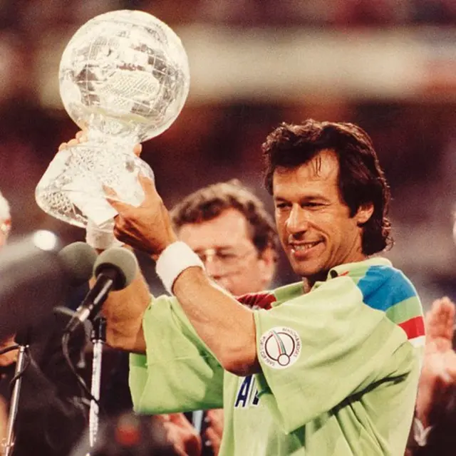 Imran Khan celebra la victoria de la Copa del Mundo de 1992