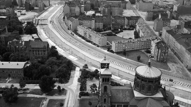 กำแพงเบอร์ลิน