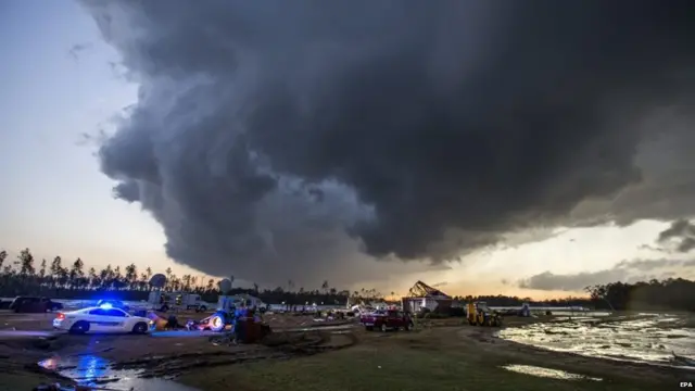 अमरीका के जॉर्जिया में तूफान