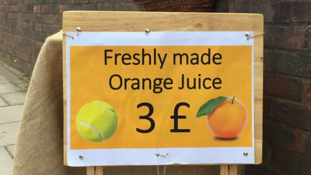 Вывеска у Уимблдона