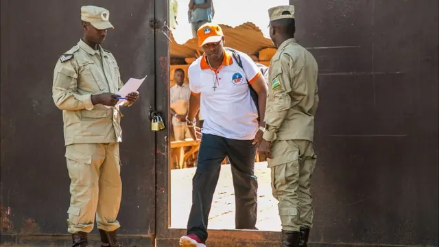 Kizito Mihigu yishimiye kurekurwa no kuba agiye gukomeza ubuhanzi bwe