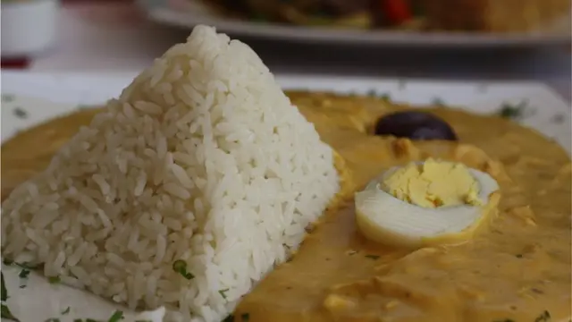 Plato peruano ají de gallina