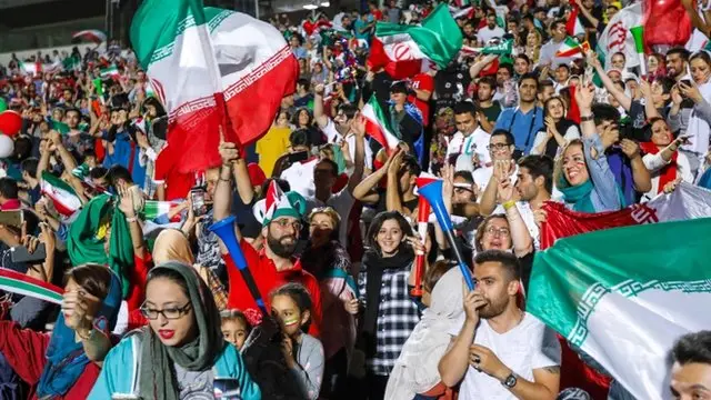 زنان در ورزشگاه