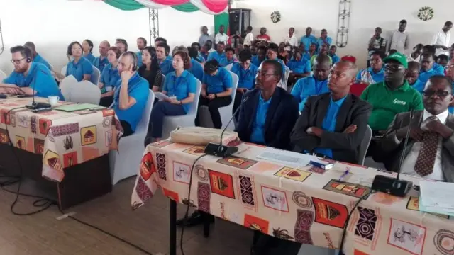 Bamwe mubitabiriye ihiganwa ry'ikawa y'akanovera ihingurirwa mu Burundi