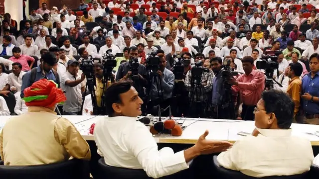 अखिलेश यादव