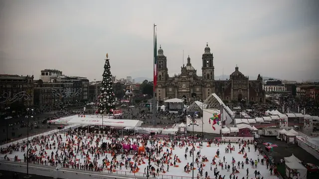 Una pista de hielo en el Zócalo