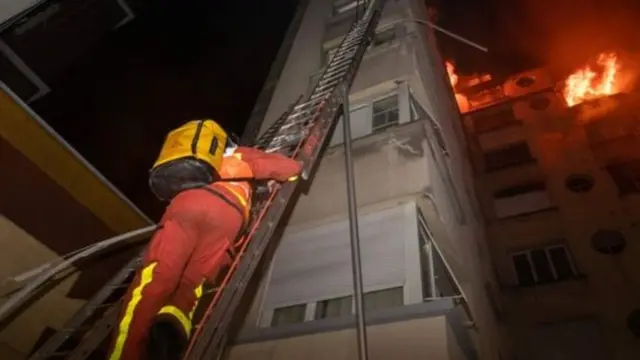 Ndị ọrụ mmenyụ ọkụ