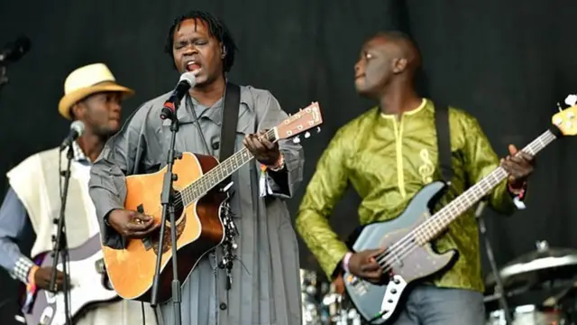 Le musicien a initié un projet de développement pour encourager les jeunes à ne pas immigrer