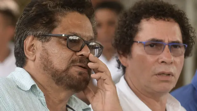 Iván Márquez (izq.) y Pastor Alape,