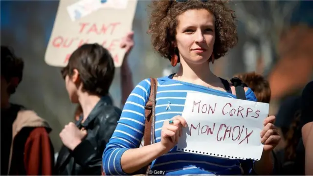 cinsel tacize karşı gösteri yapan kadınlar