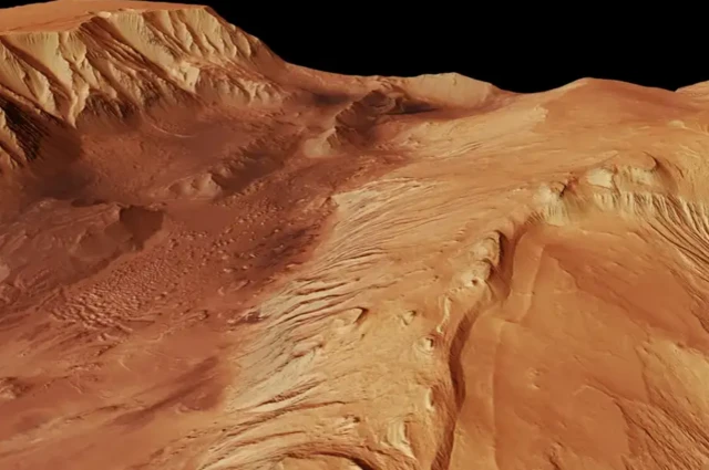 พบแหล่งน้ำขนาดใหญ่ใต้พื้นผิวของ Candor Chasma ซึ่งเป็นที่ลุ่มในหุบผาส่วนที่เปิดกว้างของ Valles Marineris