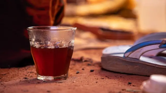 စားစရာ မဝယ်နိုင်လို့ ဗိုက်ဆာတဲ့ ကလေးကို ရေနွေးကြမ်းပဲ ပေးနိုင်