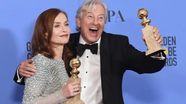 Isabelle Huppert đoạt giải nữ diễn viên xuất sắc nhất với vai chính trong phim Elle do Paul Verhoeven đạo diễn.