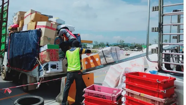 ထိုင်းဘက် က အသီးအနှံနဲ့ သားငါးတွေမြန်မာဘက် ကိုတင်ပို့