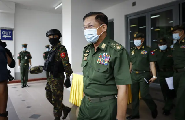 ''ဒီကိစ္စတွေမှာ Sorry ဆိုတာမရှိပါဘူး။ Sorry ဆိုရင် နိုင်ငံရဲ့အချုပ်အခြာ အာဏာဆုံးရှုံးပြီး ဖြစ်နေပါလိမ့်မယ်'' လို့ တပ်ချုပ်ပြော။