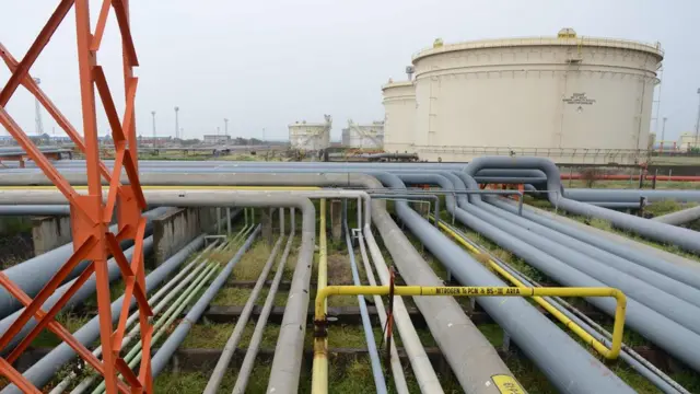 ముడిచమురు శుద్ది కేంద్రం