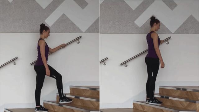 Mujer mostrando cómo hacer ciertos ejercicios