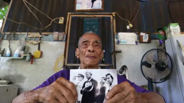 วิจิตรถือภาพถ่ายที่โปรดปรานมากที่สุด