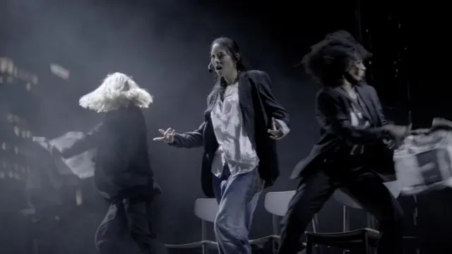 사와야마와 함께하는 직원들은 구성이 매우 다채롭다. 그는 업계에 더 많아지길 바라는 사람들과 함께 일한다고 말했다