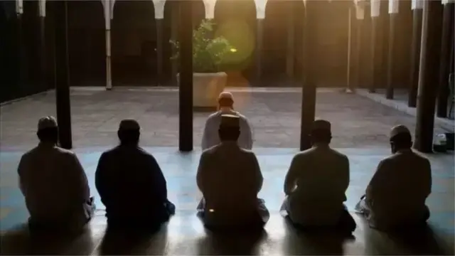 ઇસ્લામમાં મુસ્લિમો માટે નમાજની જેમ જકાત પણ ફરજિયાત છે