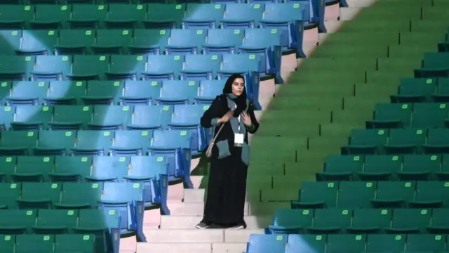 સાઉદી અરબના સ્ટેડિયમમાં મહિલાની તસવીર