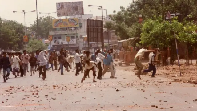 குஜராத் கலவரத்தின்போது மார்ச் 3,2002-இல் எடுக்கப்பட்டது