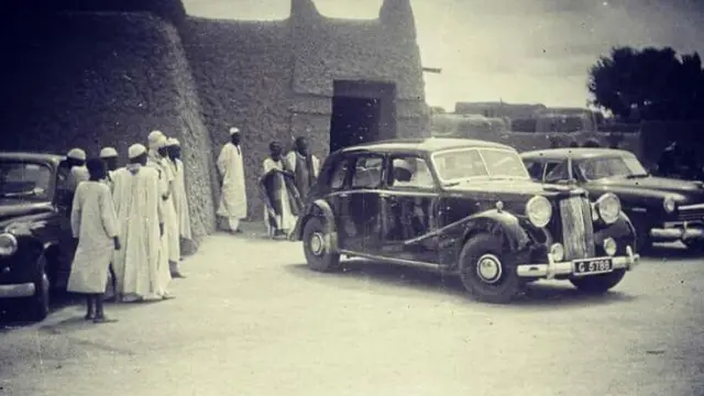 Motar Sarki a kofar gidan Sarkin Kano a lokacin Sarkin Kano Sanusi