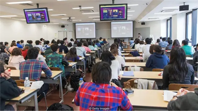 रोबोट आपकी नौकरियां खा रहे हैं, आप क्या कर रहे हैं?