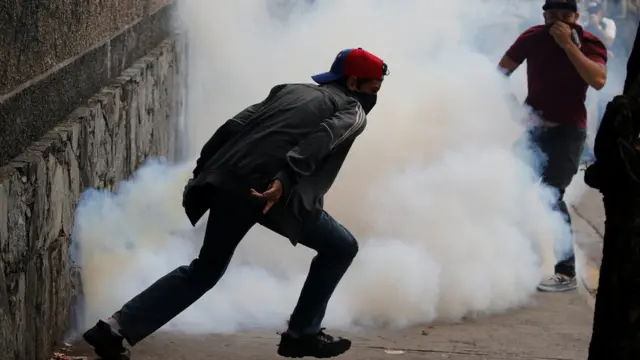 Venezuelalı bir gösterici