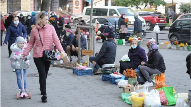 Щоб продати гарбуза, морвку чи картоплю на вулиці касовий апарат не потрібен