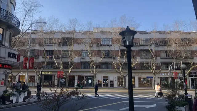 上海市區街道人潮比平時減少