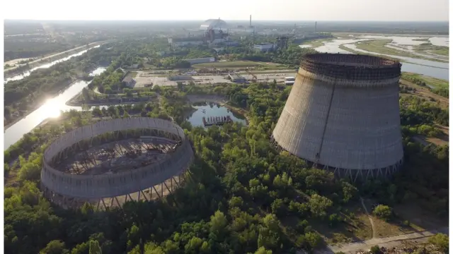 په فوکوشیما کې هیڅوک او په چرنوبیل کې د وړانګو له کبله یوازې ۳۱ کسان مړه شوي چې ۲۹ یې د اور وژنې کارکوونکي او یوازې دوه یې د بټۍ کارکووونکې ول.