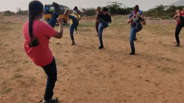 బైక్ మీద వెళ్లి కరాటే శిక్షణ