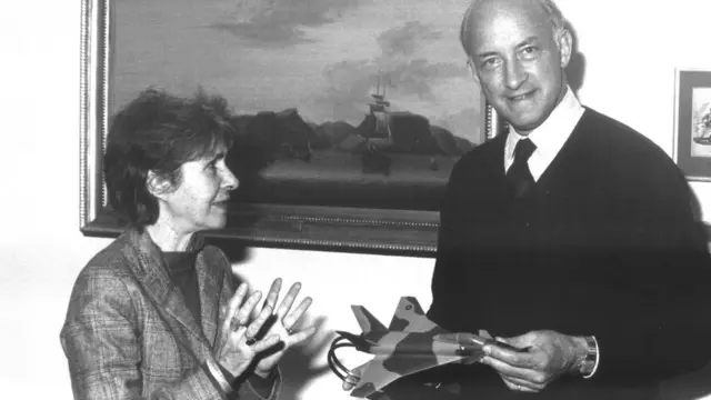 Eski İngiltere Savunma Bakanı Geoffrey Pattie ile röportajından