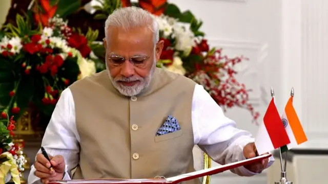 नरेंद्र मोदी