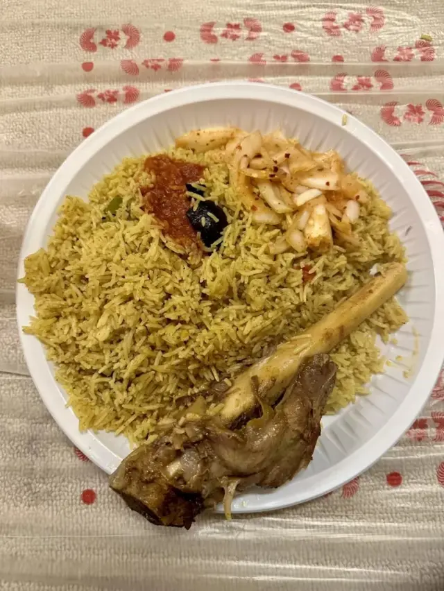 खाना देखकर भूख बढ़ गई