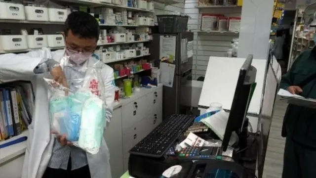 चीन के वुहान में मेडिकल उपकरणों की भी कमी महसूस की जा रही है