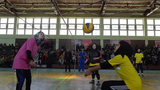 افغانستان د نجونو د والیبال ملي لوبډله هم لري.