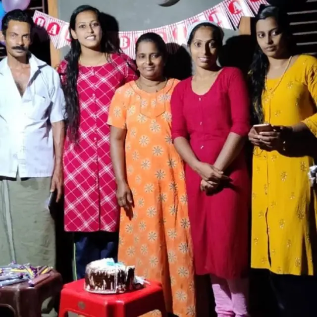 لیتھارا کےسی بائیں سے دوسرے نمبر پر