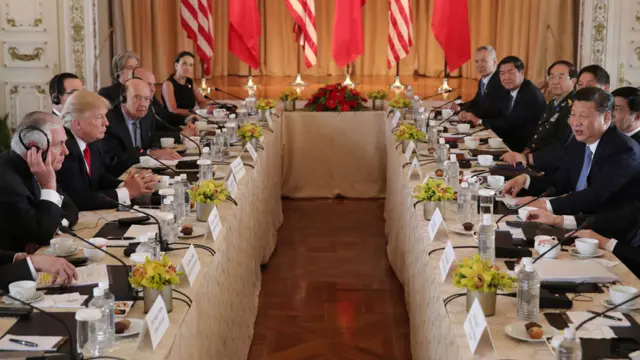 美国总统特朗普与中国国家主席习近平在佛罗里达州会面。（资料图片）