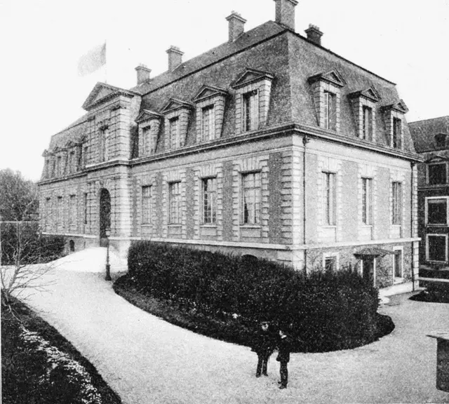 ది పాశ్చర్ ఇనిస్టిట్యూట్, పారిస్. 1892లో హఫ్కిన్ ఇక్కడే కలరా వ్యాక్సీన్ కనిపెట్టారు