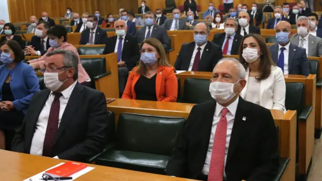 CHP ikinci dalga yüzünden sonbaharı beklemeyecek: "Açık havada, seyircisiz kurultay"