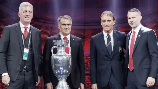 İsviçre Teknik Direktörü Vladimir Petkovic, Şenol Güneş, İtalya Teknik Direktörü Roberto Mancini ve Galler Teknik Direktörü Ryan Giggs