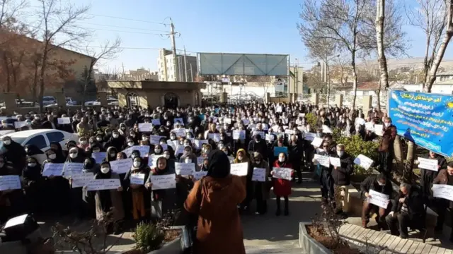 تجمع معلمان در سقز