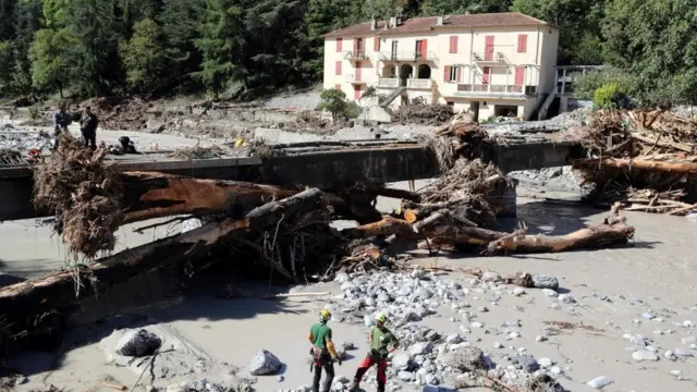 Руйнівні наслідки шторму в Італії та Франції. Фото