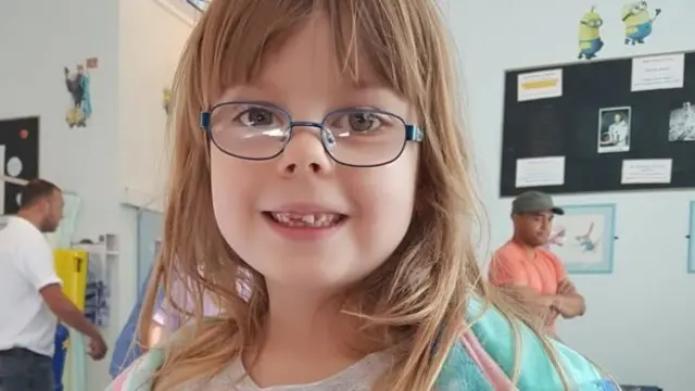 ক্লোইর চোখের সমস্যা ধরা পড়ে তিন বছর বয়সে, যেটা আই প্যাচের মাধ্যমে সহজেই সারিয়ে তোলা সম্ভব হয়েছে।